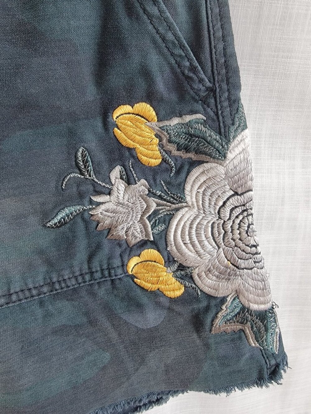 Free People Scout Camo Embroidered Utility Shorts Green Floral Frayed Hem - Picture 6 of 15